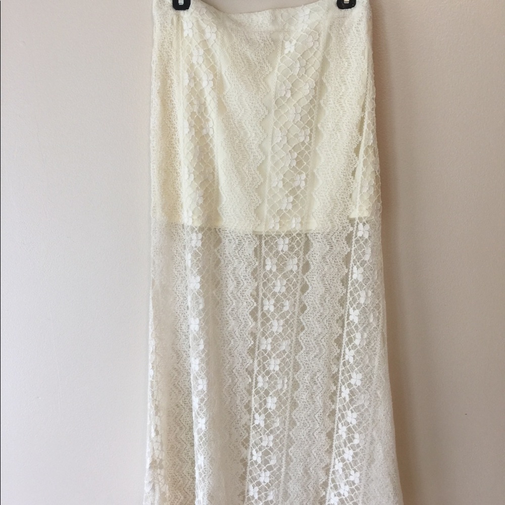Maxi lace skirt for girls’ nights out!